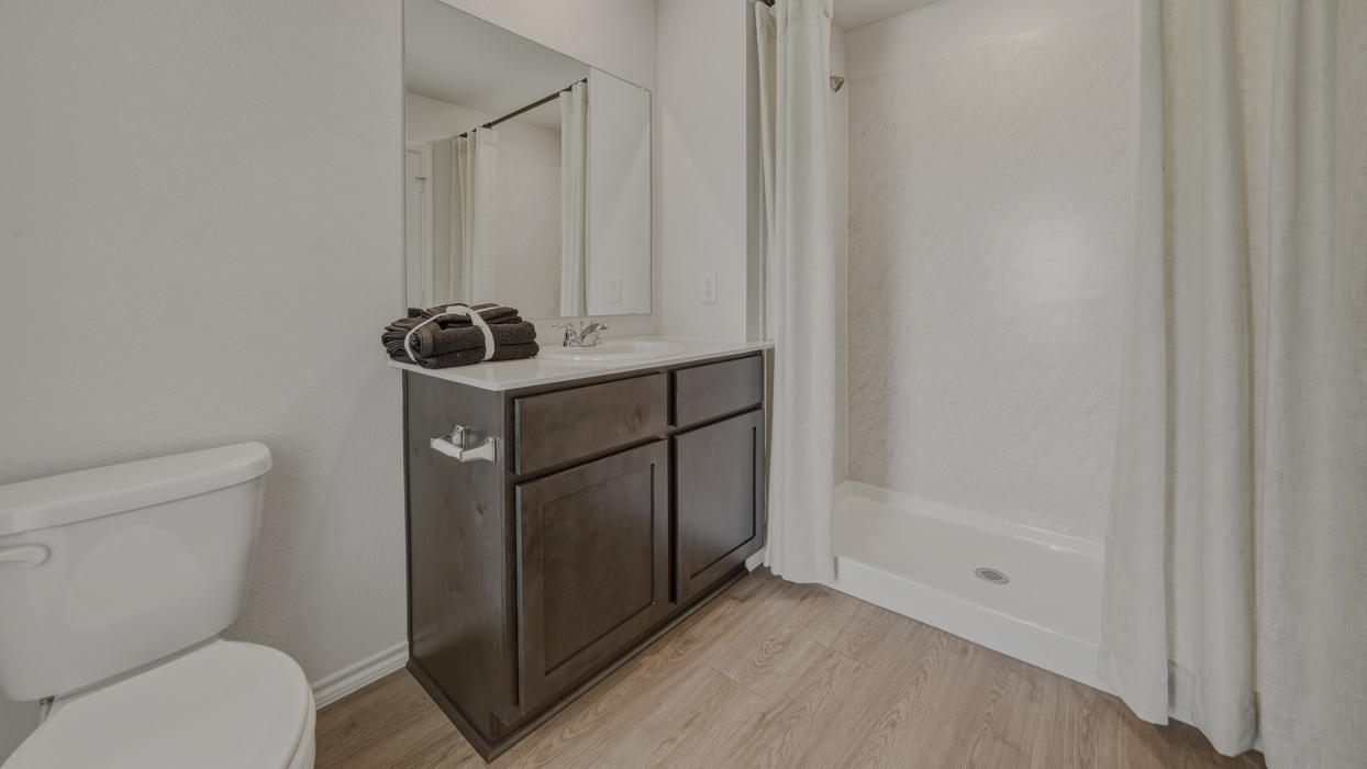 Franklin Floorplan Elevation F Bathroom Gallery Image - Asher Oaks in Bonham, TX
