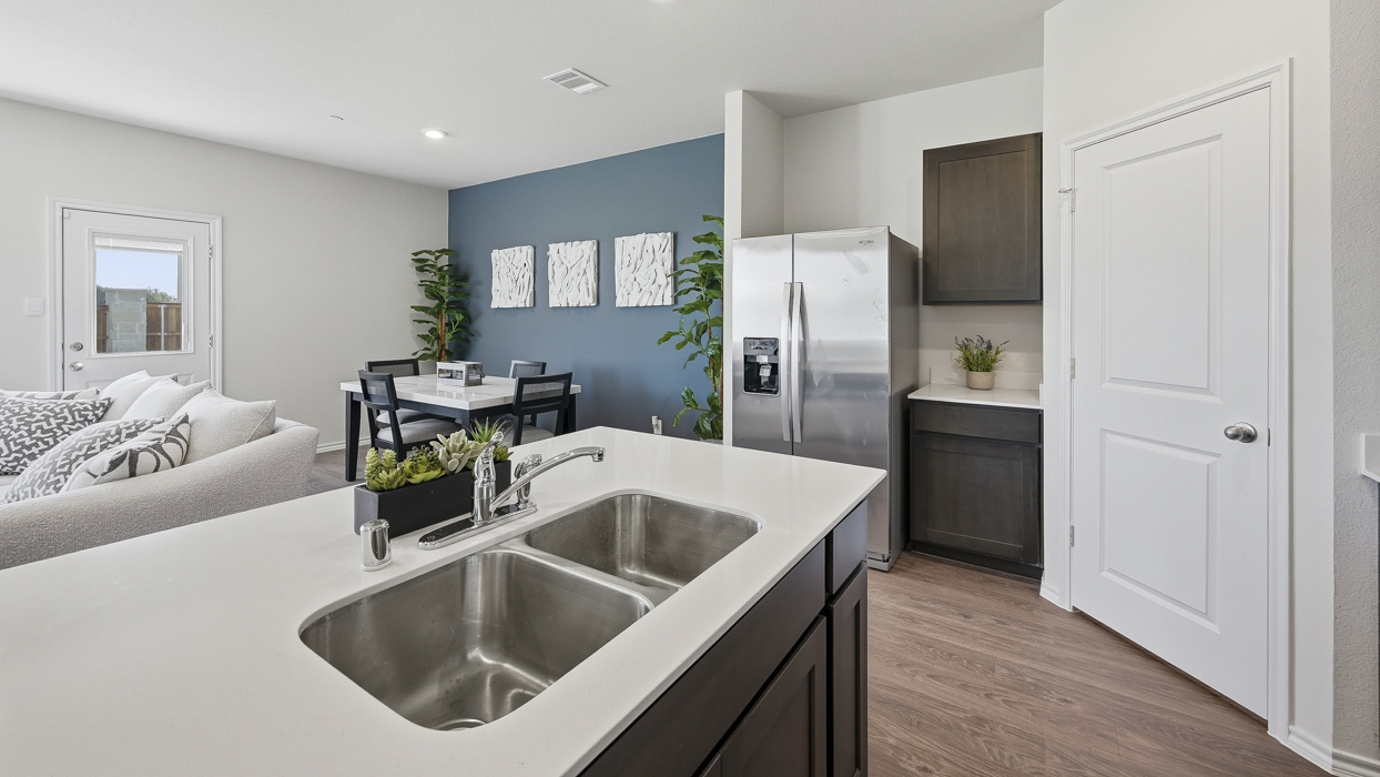 Benson Floorplan Kitchen Gallery Image-Hanolley Hills in Sherman, Tx