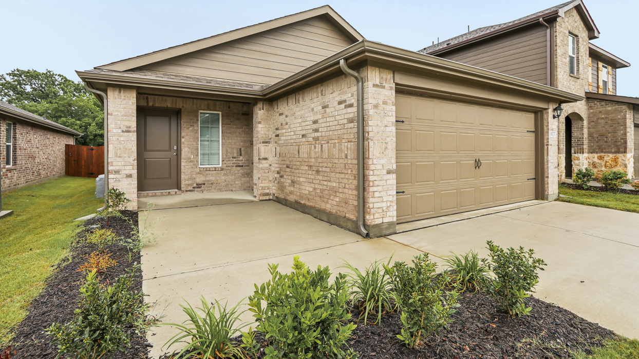 Amber Floorplan Elevation A Exterior Gallery Image- Hanolley Hills in Sherman, TX