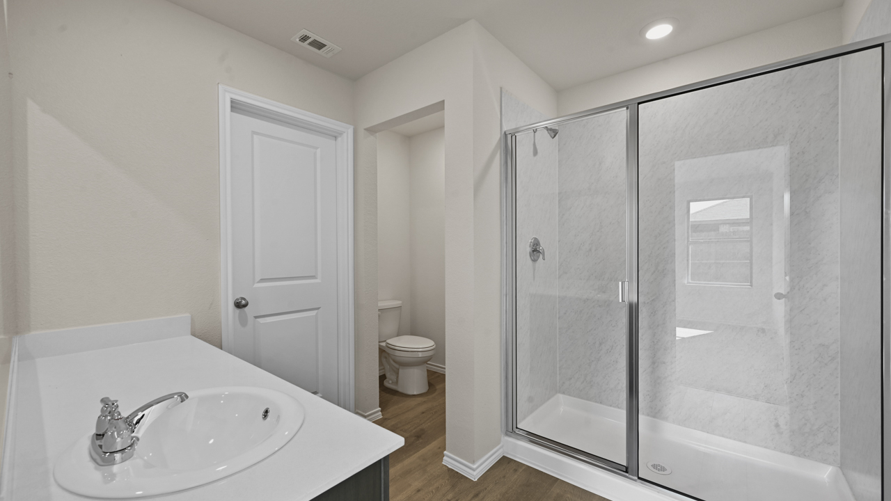 Amber Floorplan Elevation B Bathroom Gallery Image - Hanolley Hills in Sherman, TX