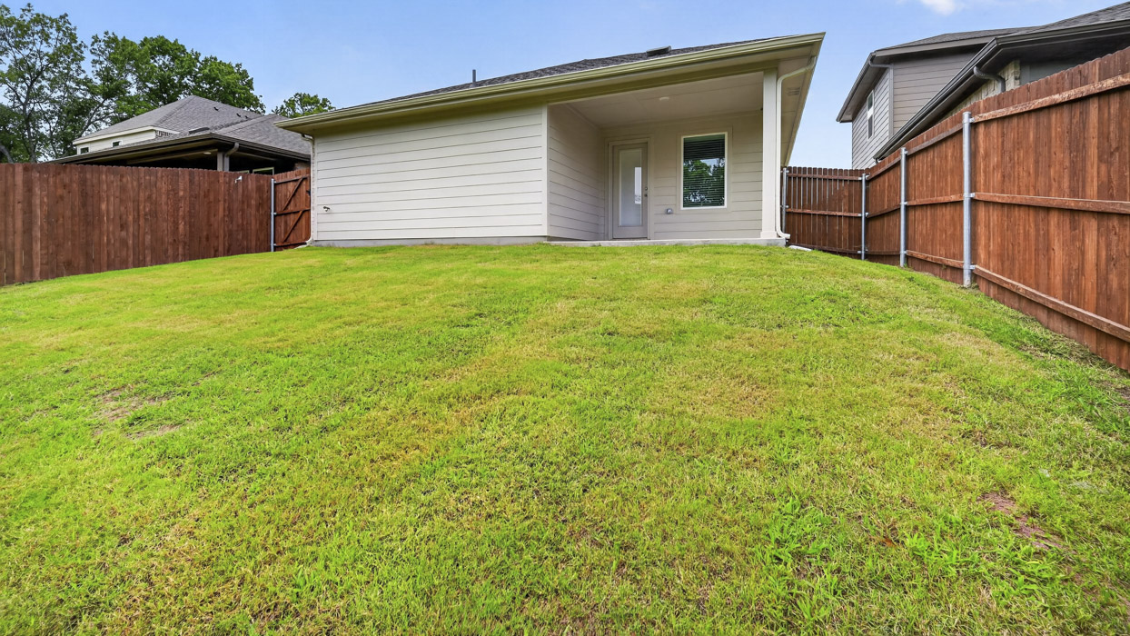 Brooke Floorplan Backyard Gallery Image - Hanolley Hills in Sherman, TX