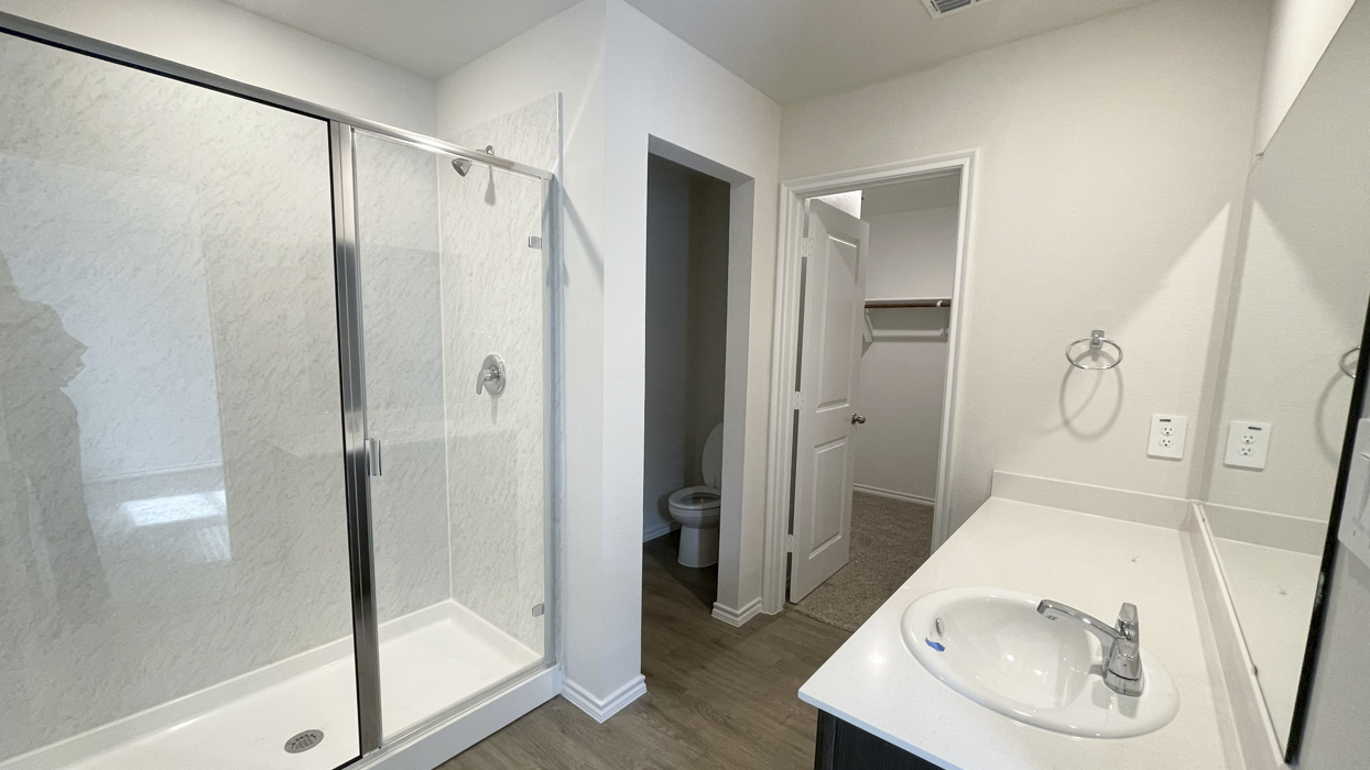 Brooke Floorplan Elevation A Bathroom Gallery Image - Hanolley Hills in Sherman, TX