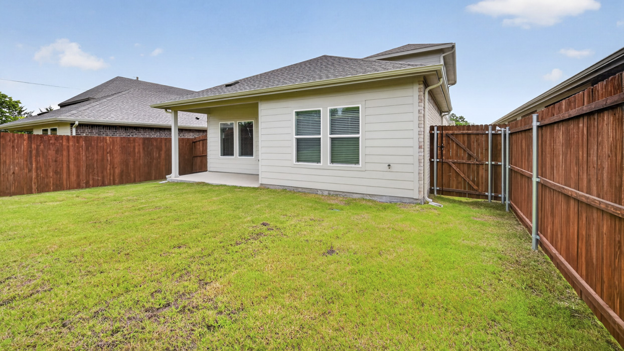 Florence FloorplanBackyard Gallery Image - Hanolley Hills in Sherman, TX