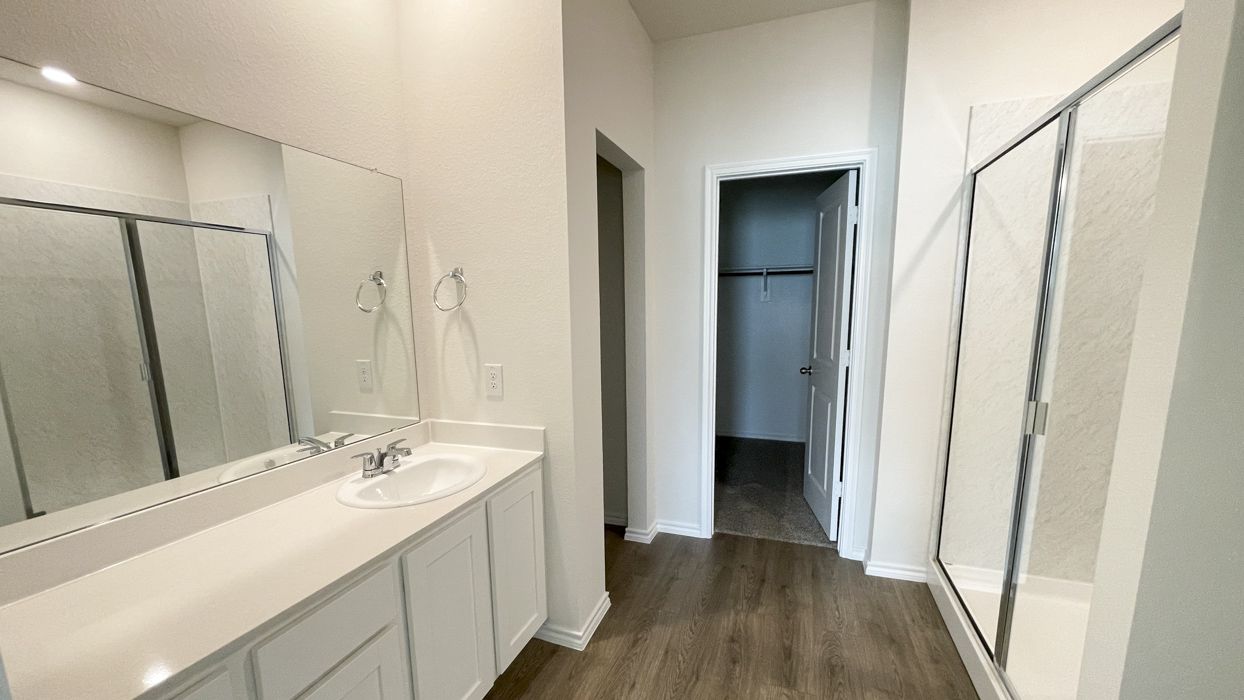 Hanna Floorplan Bathroom Gallery Image - Hanolley Hills in Sherman, TX