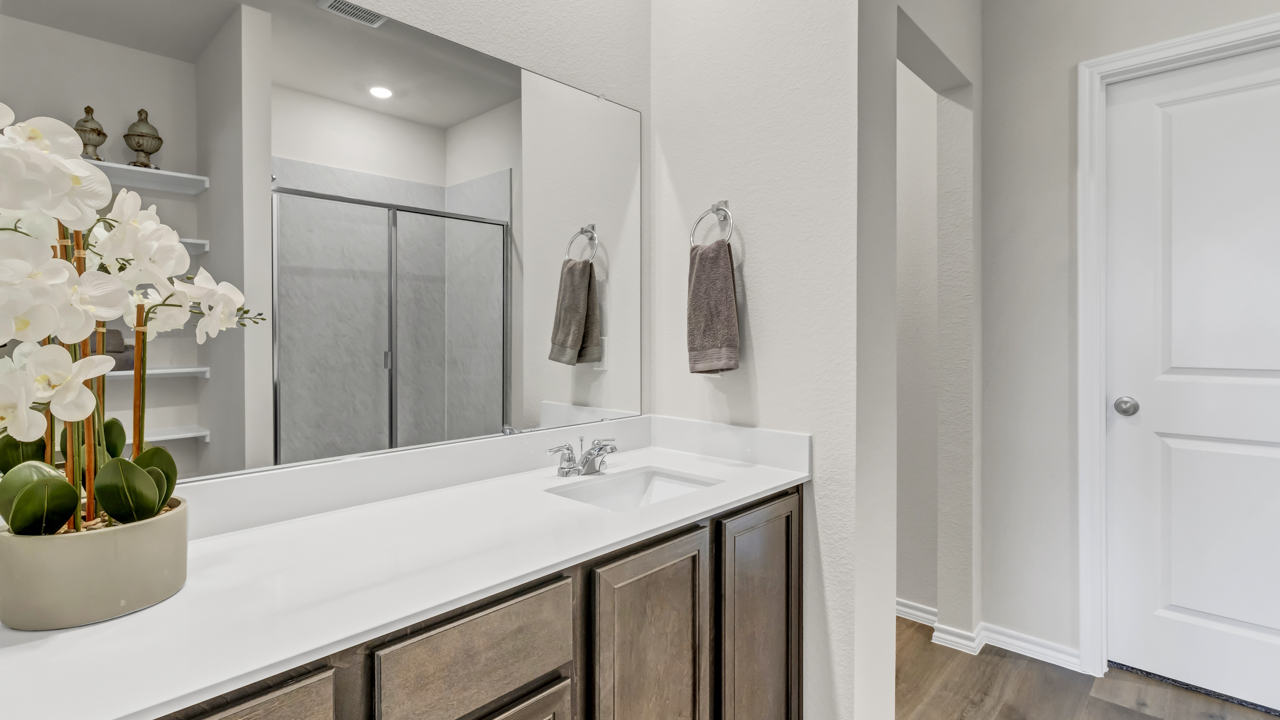 X30H Hanna Floorplan Elevation A Bathroom Gallery Image-Hanolley Hills in Sherman, TX