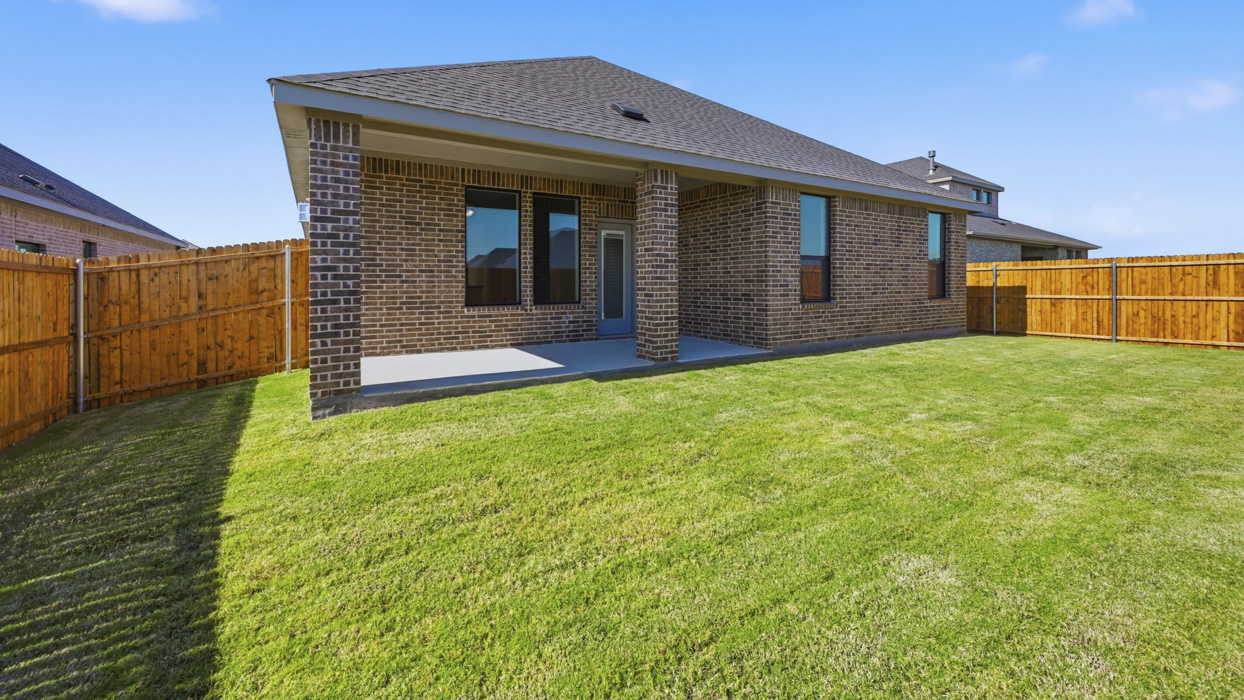 Hamilton Floorplan Backyard Gallery Image-Morning Ridge in Princeton, TX