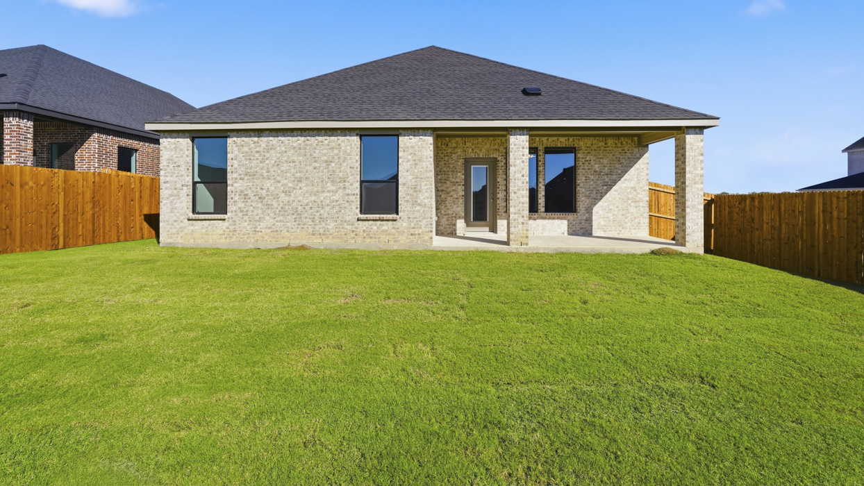 Hamilton Floorplan Backyard Gallery Image-Morning Ridge in Princeton, TX
