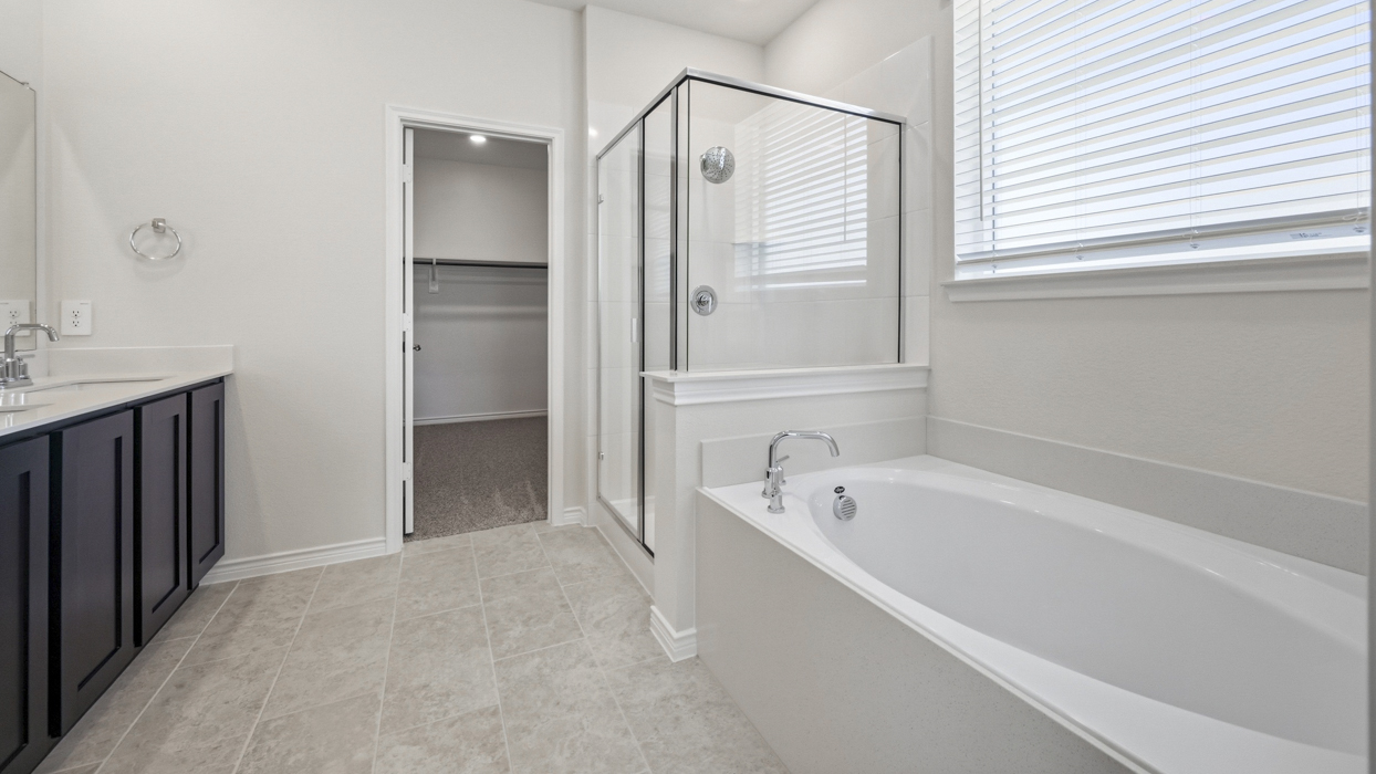 Oakridge Floorplan Bathroom Gallery Image-Morning Ridge in Princeton, TX