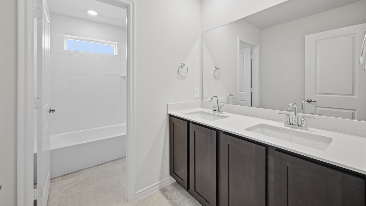 Oakridge Floorplan Elevation Y Bathroom Gallery Image - Morning Ridge in Princeton, TX