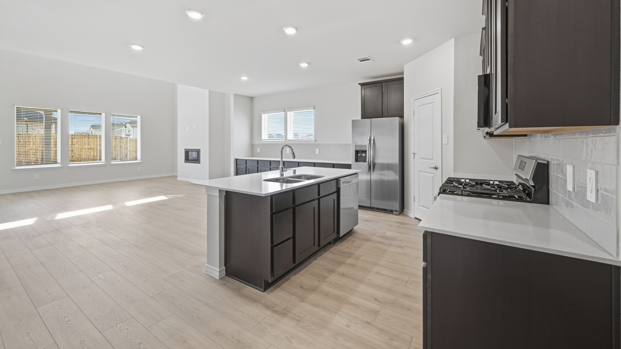 2733 Oakridge Floorplan Kitchen Gallery Image-Morning Ridge in Princeton, TX
