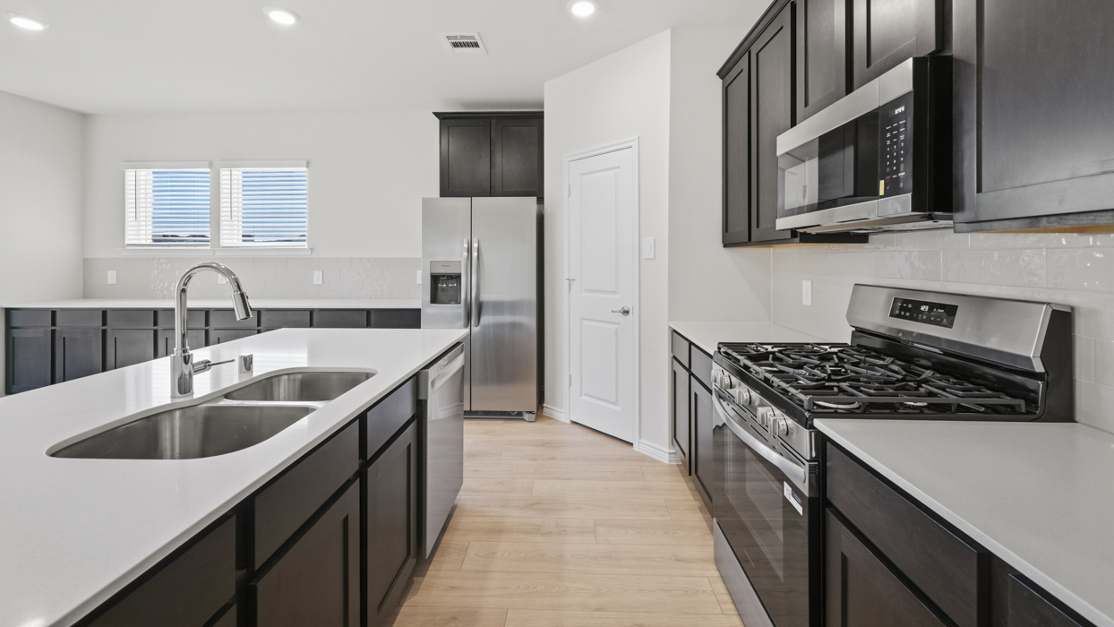 2733 Oakridge Floorplan Kitchen Gallery Image-Morning Ridge in Princeton, TX