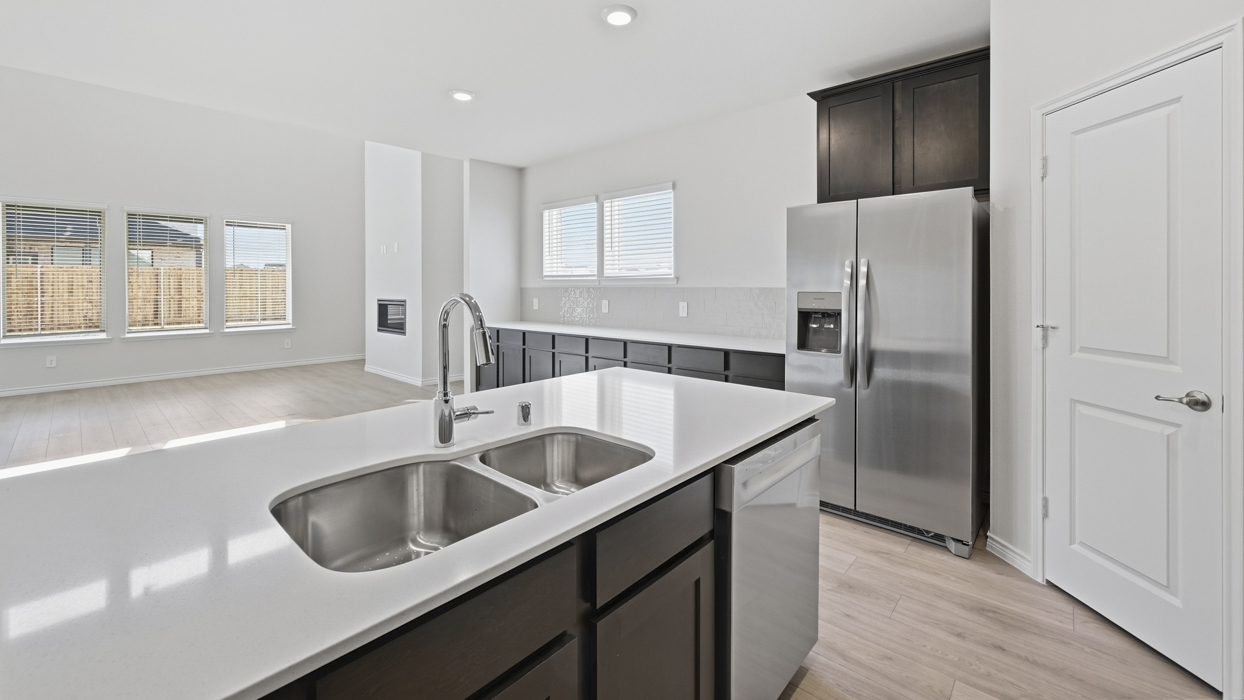 2733 Oakridge Floorplan Kitchen Gallery Image-Morning Ridge in Princeton, TX