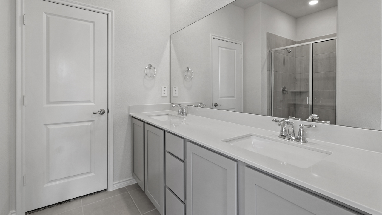 2975 Evergreen Floorplan Bathroom Gallery Image-Morning Ridge in Princeton, TX