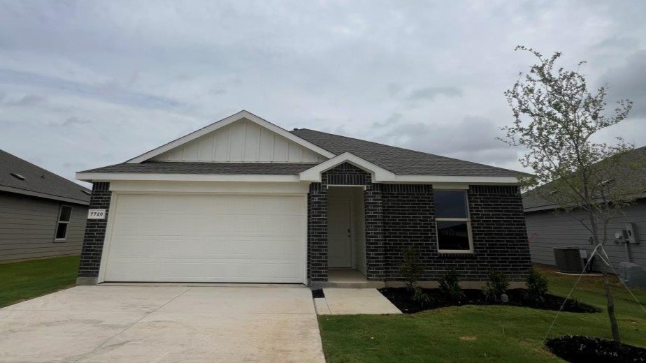 7720 ROYAL FERN DRIVE exterior