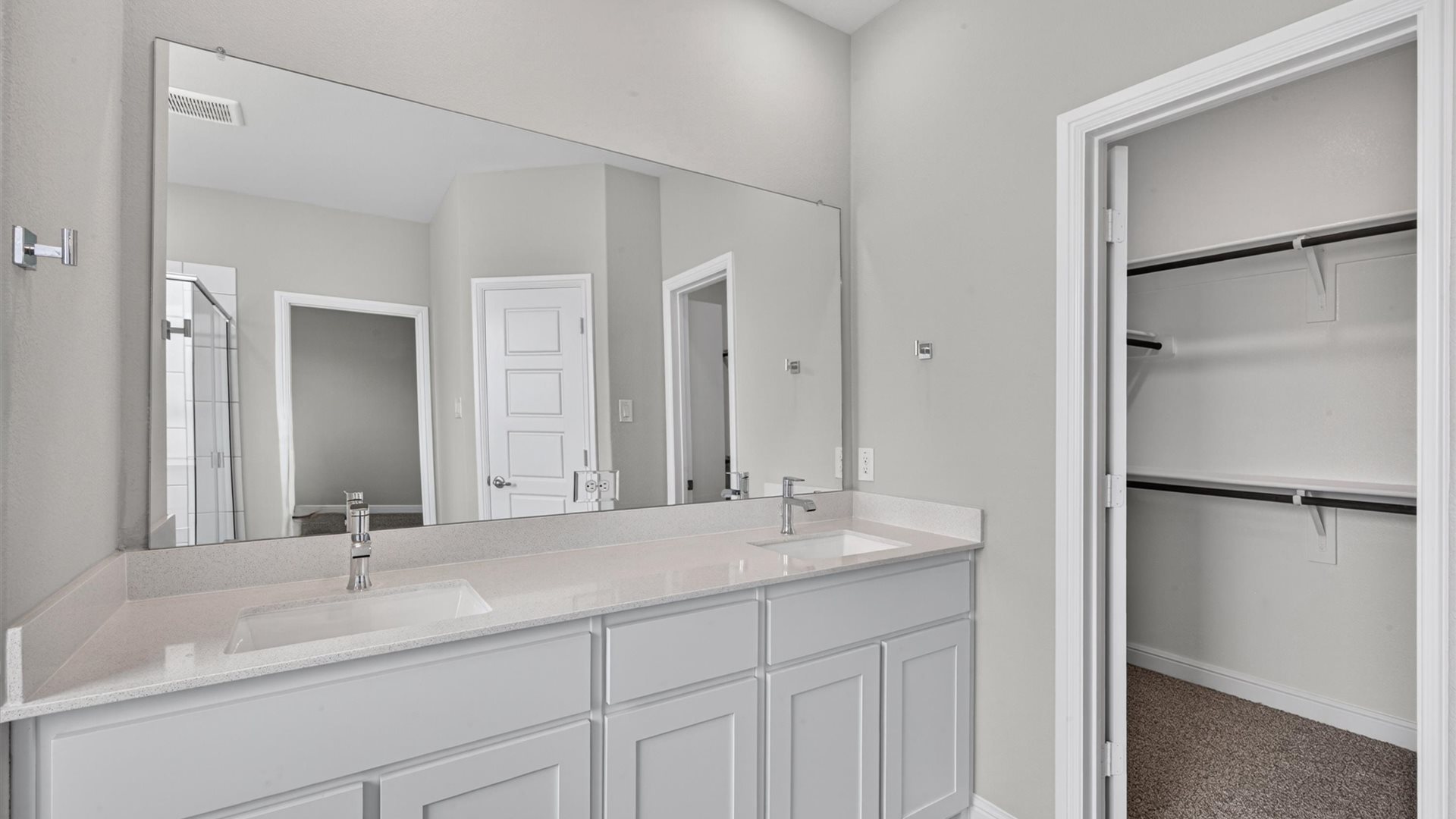Private bathroom 1 attached to bedroom 1