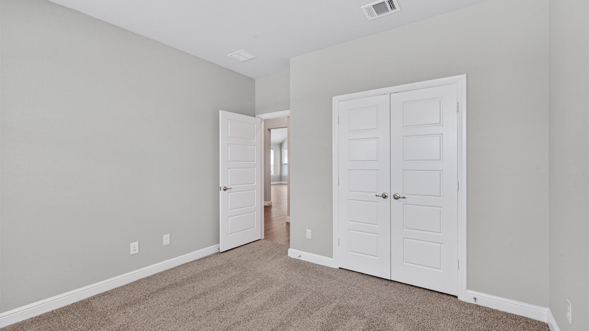 Front bedroom 2