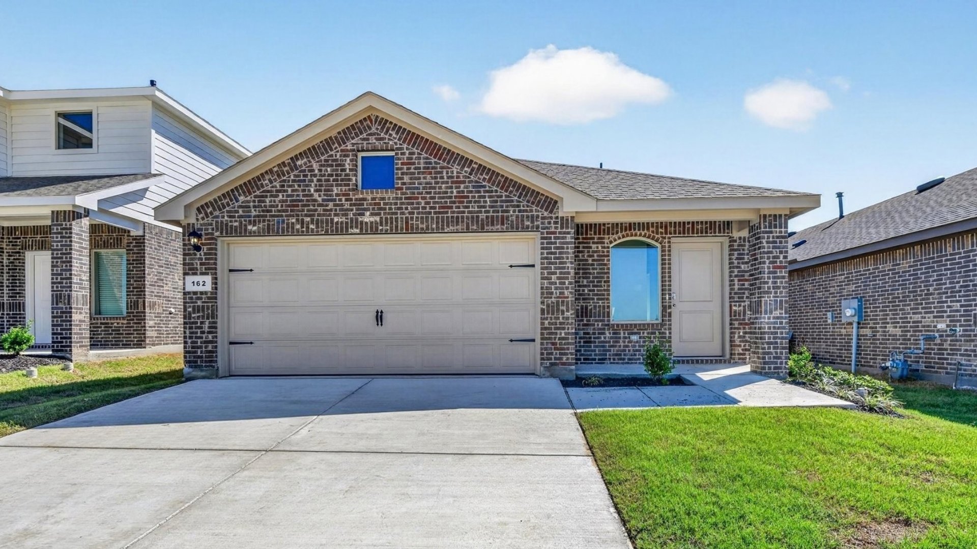 162 Davis Ln in Newark, TX