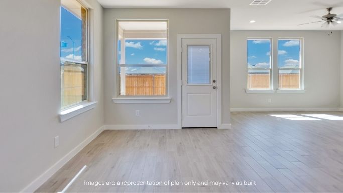 Cozy dining nook space next to kitchen