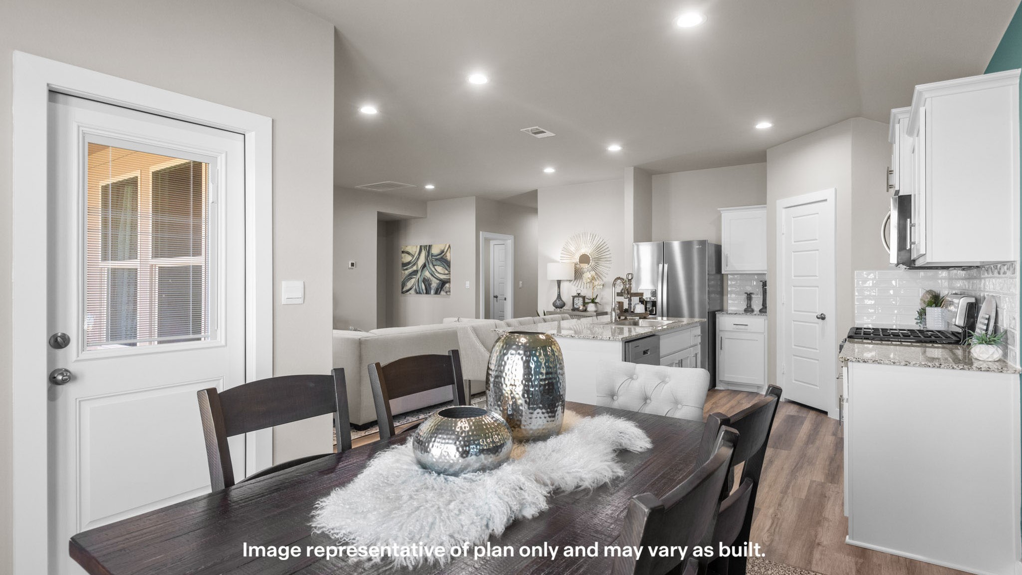 Cozy dining nook space to the side of the kitchen overlooking backyard