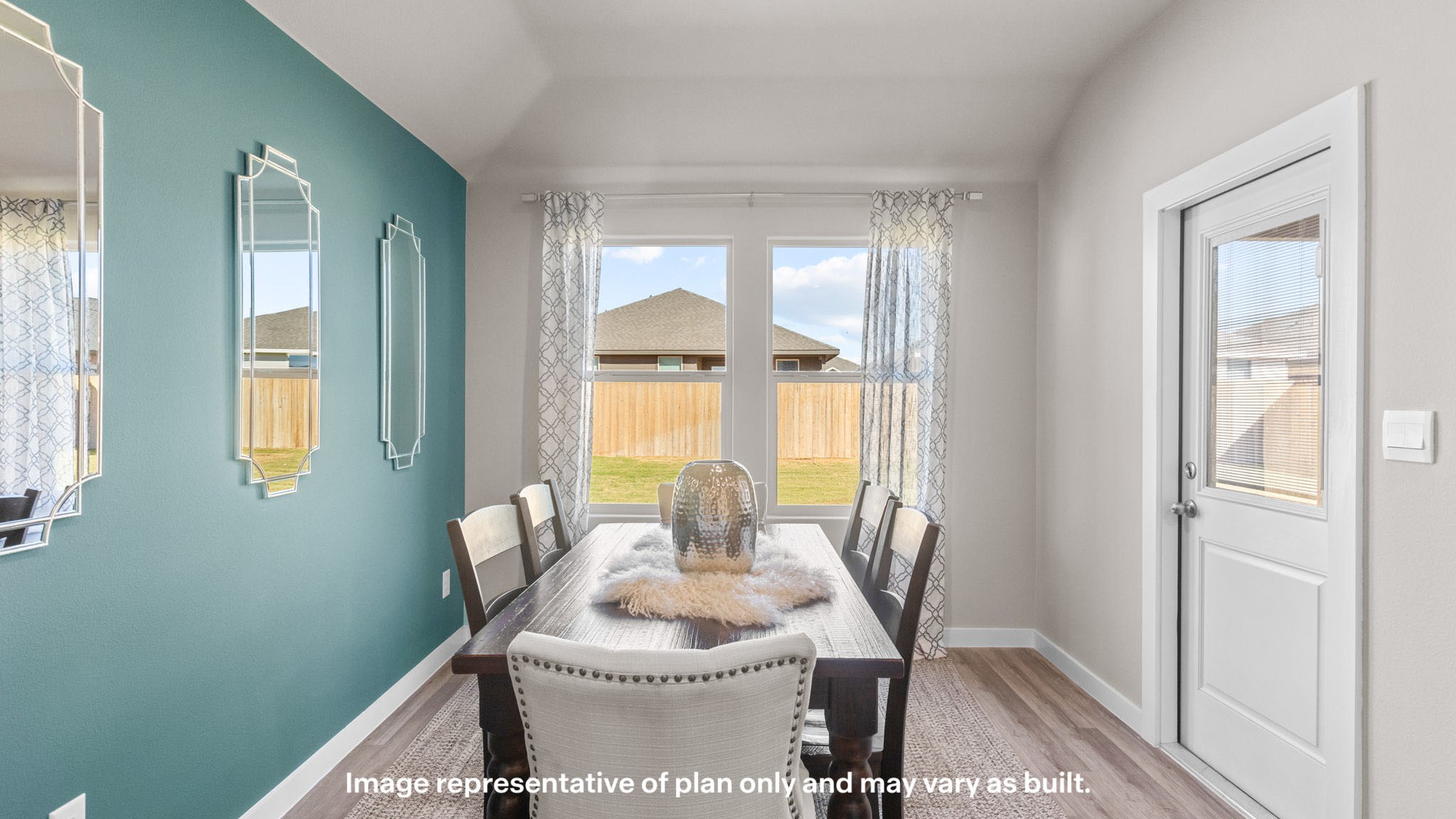 Breakfast nook area to side of kitchen complete with teal accent wall