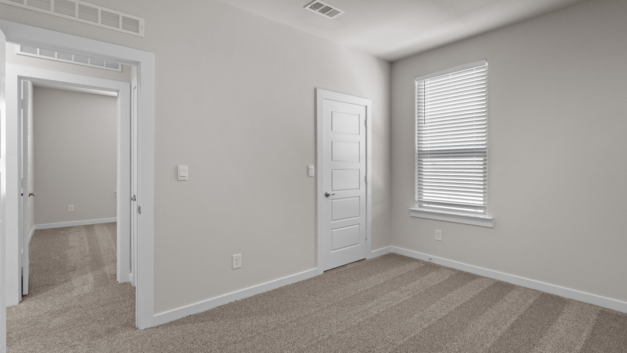 Upstairs guest bedroom 2 with closet space