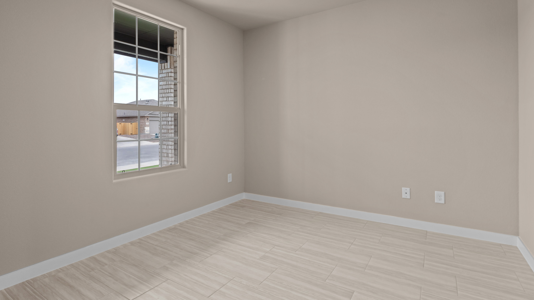 Spacious entry space with separate open office and front room area