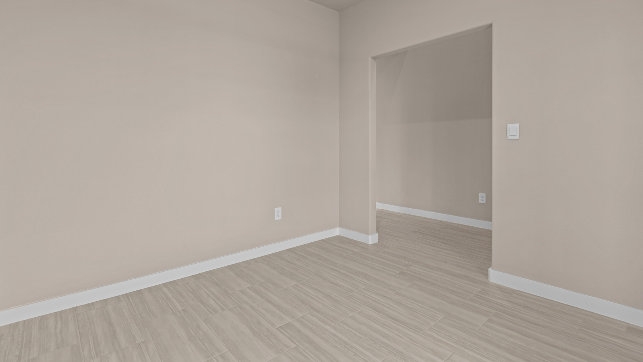Spacious entry space with separate open office and front room area