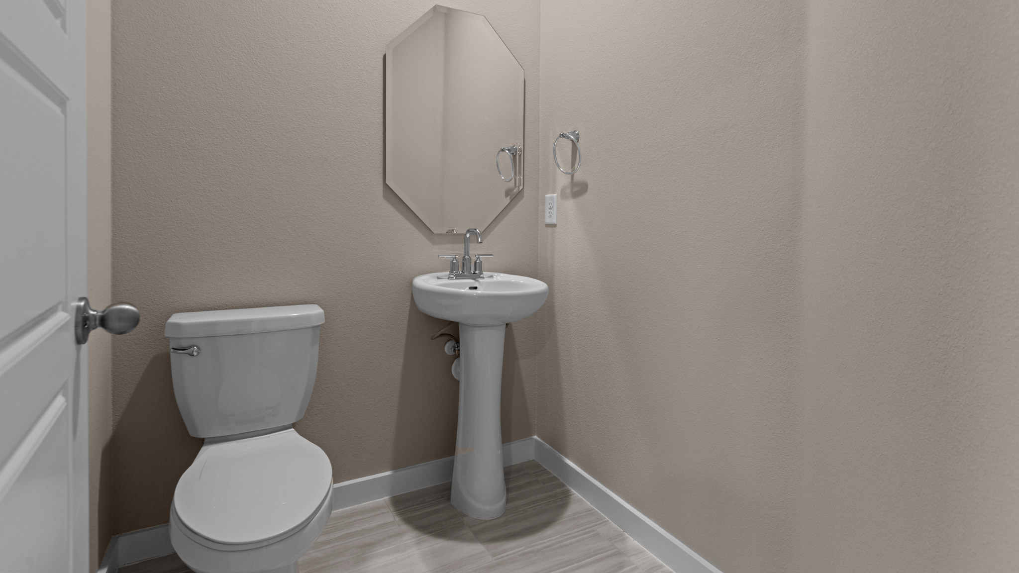 Half bathroom between common spaces