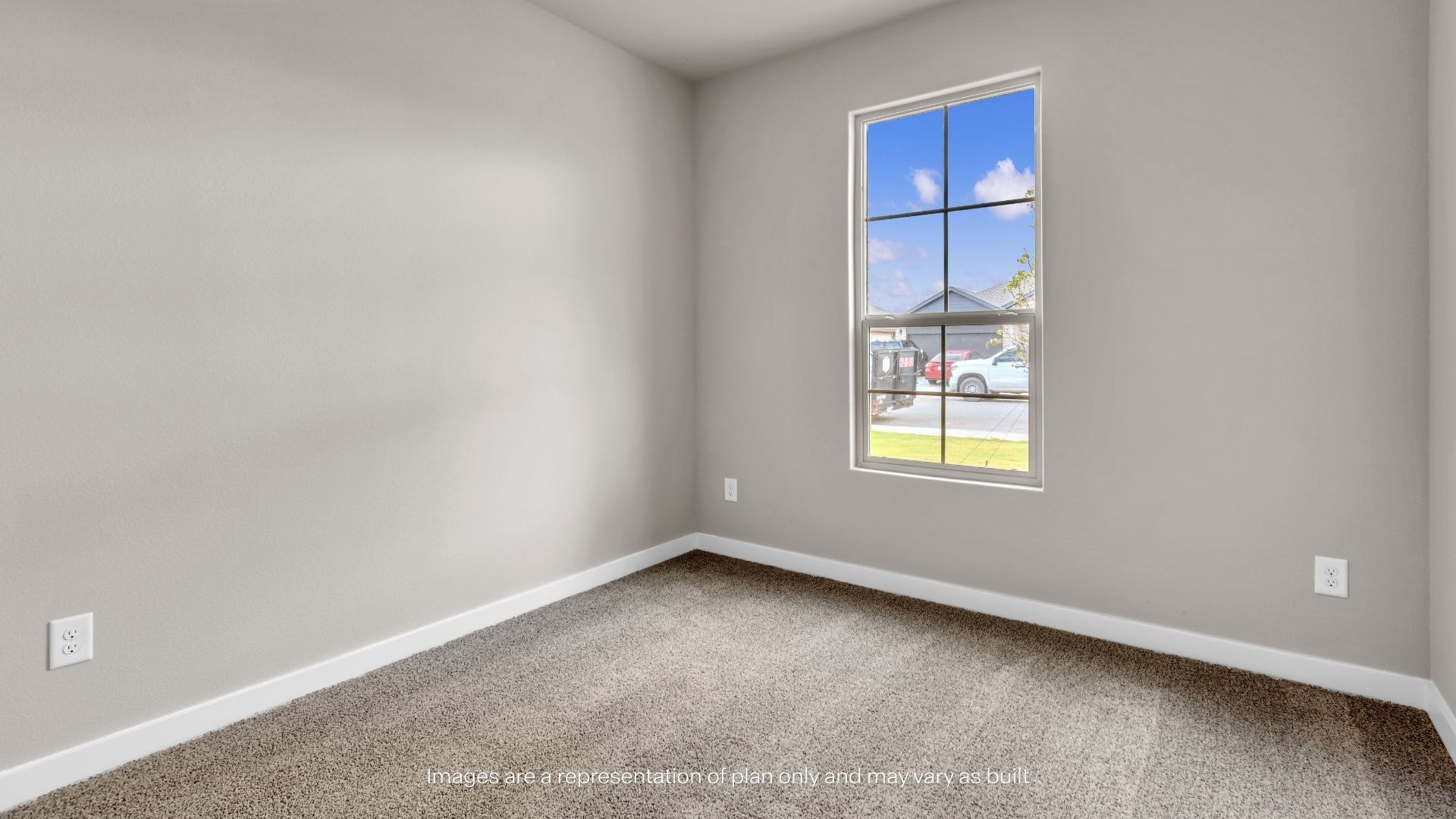 Cozy secondary bedroom featuring plush carpeting, neutral wall colors, and a spacious closet.