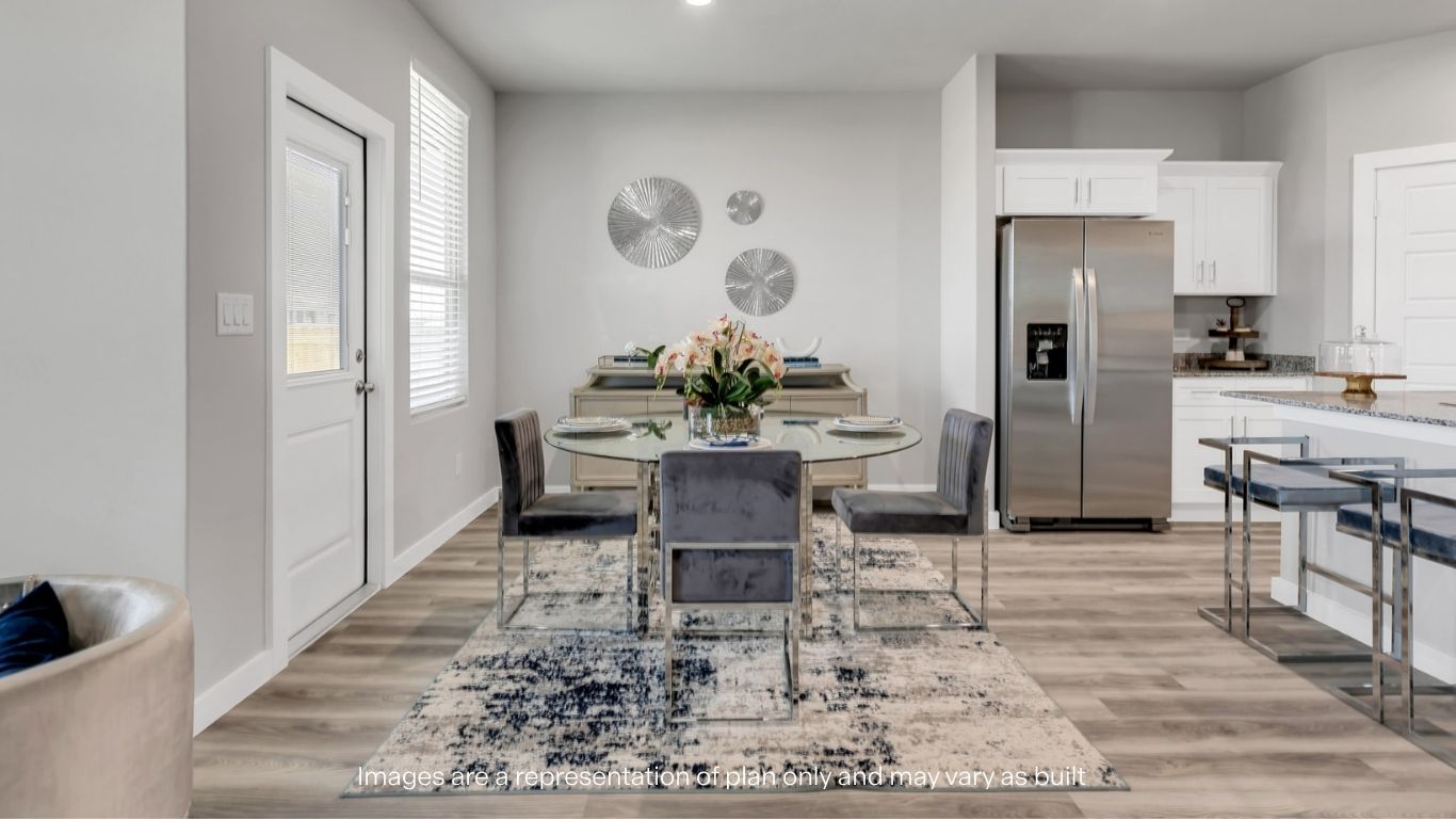 Cozy dining nook space next to kitchen