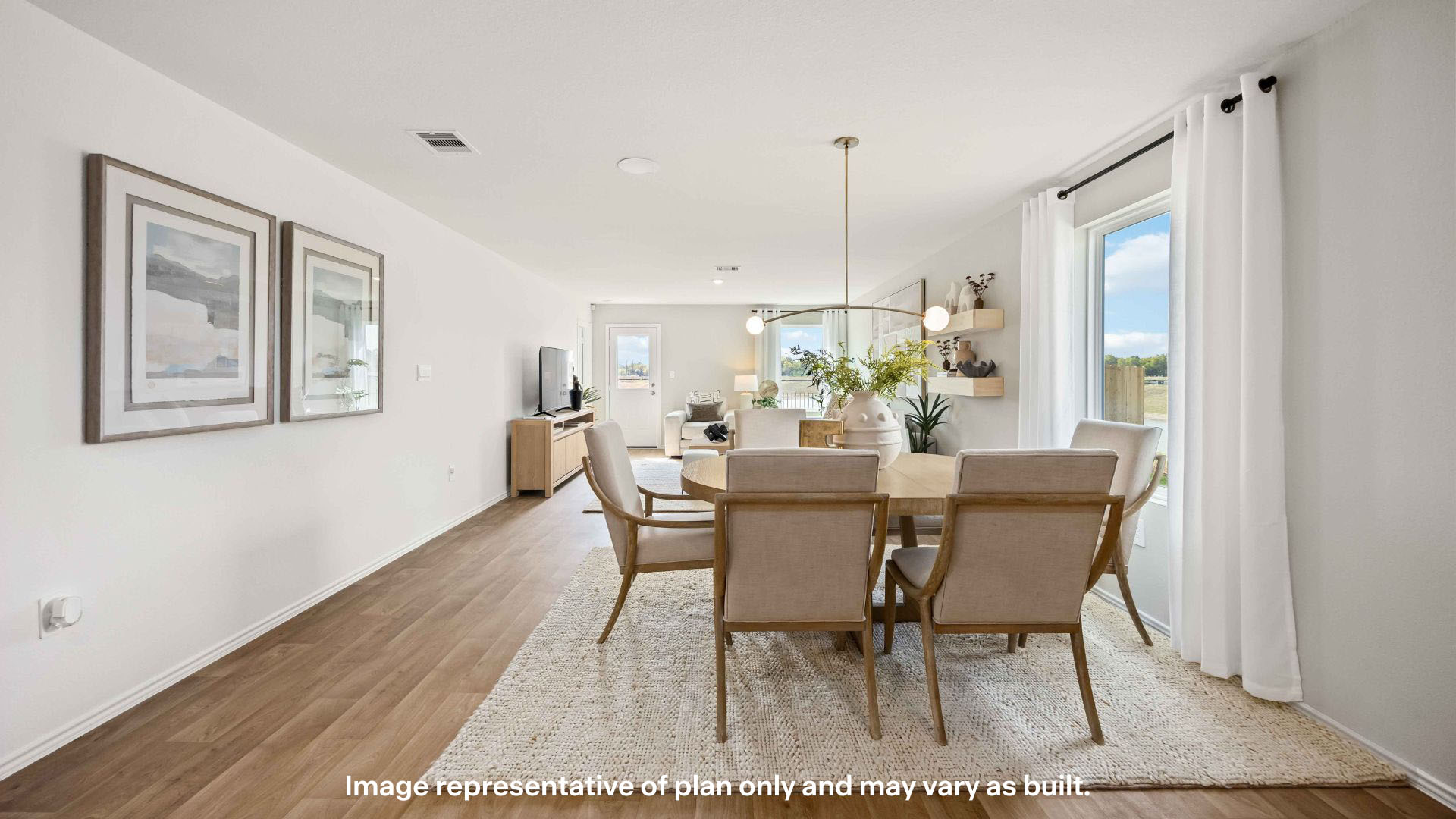 Cozy dining nook space next to kitchen