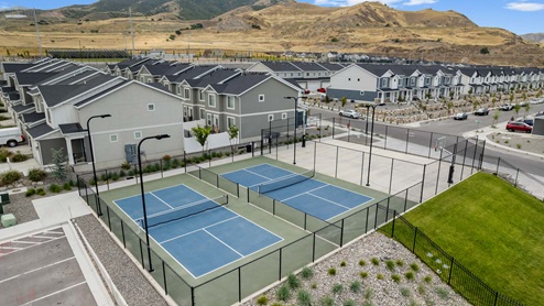 Pickleball and basketball courts in Little Valley Gateway in Magna Utah