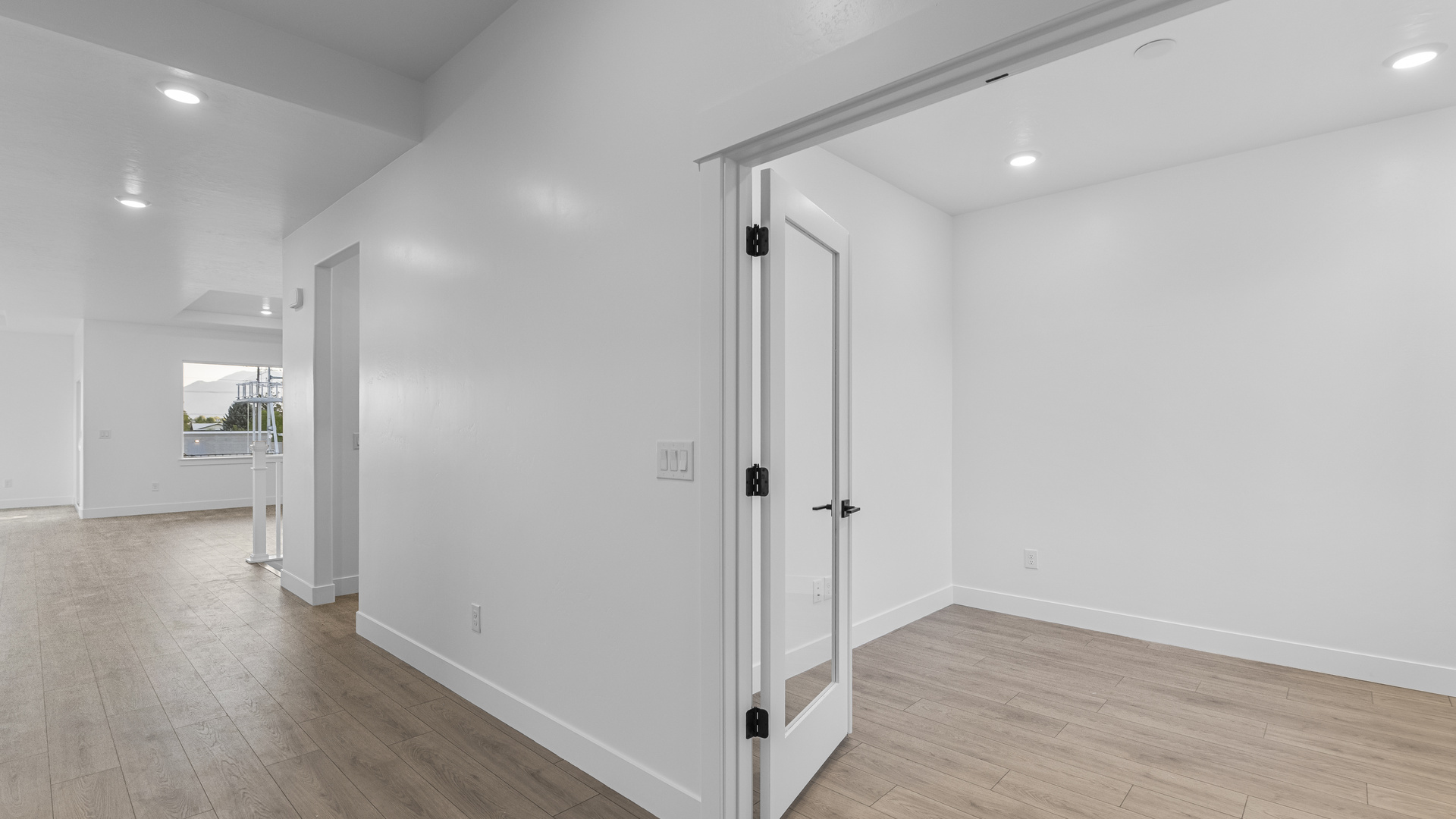 Spacious entryway