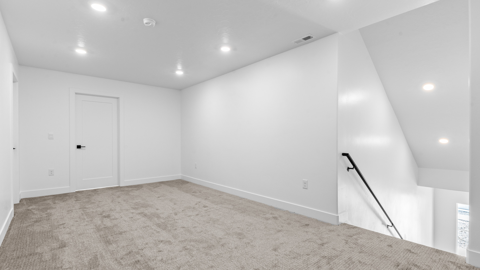 Upstairs loft space.