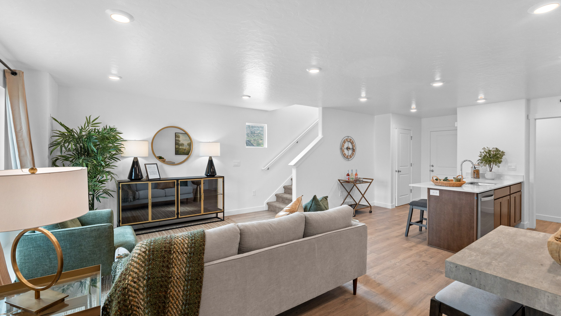 Entryway into dining space.