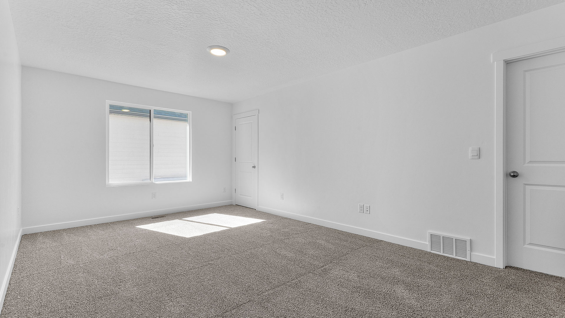 Upstairs loft space.