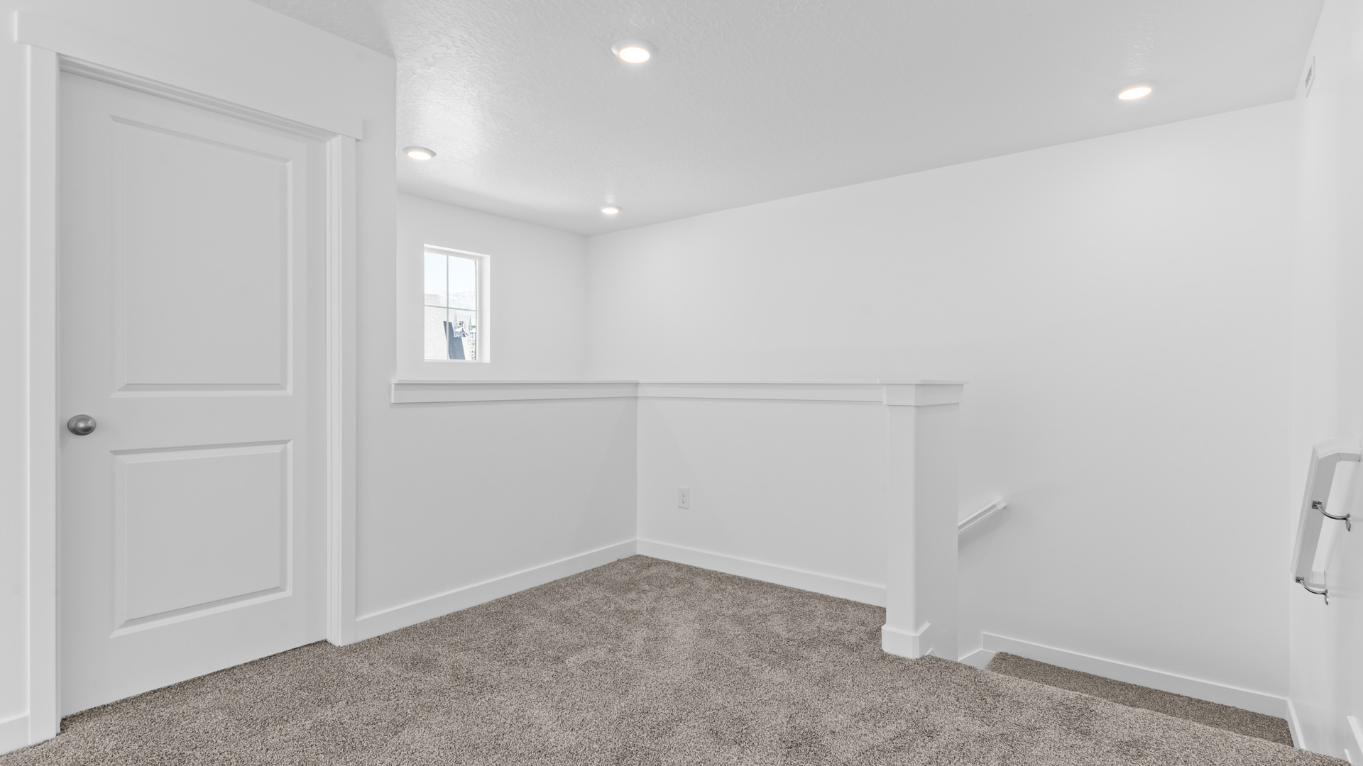 Upstairs loft space.