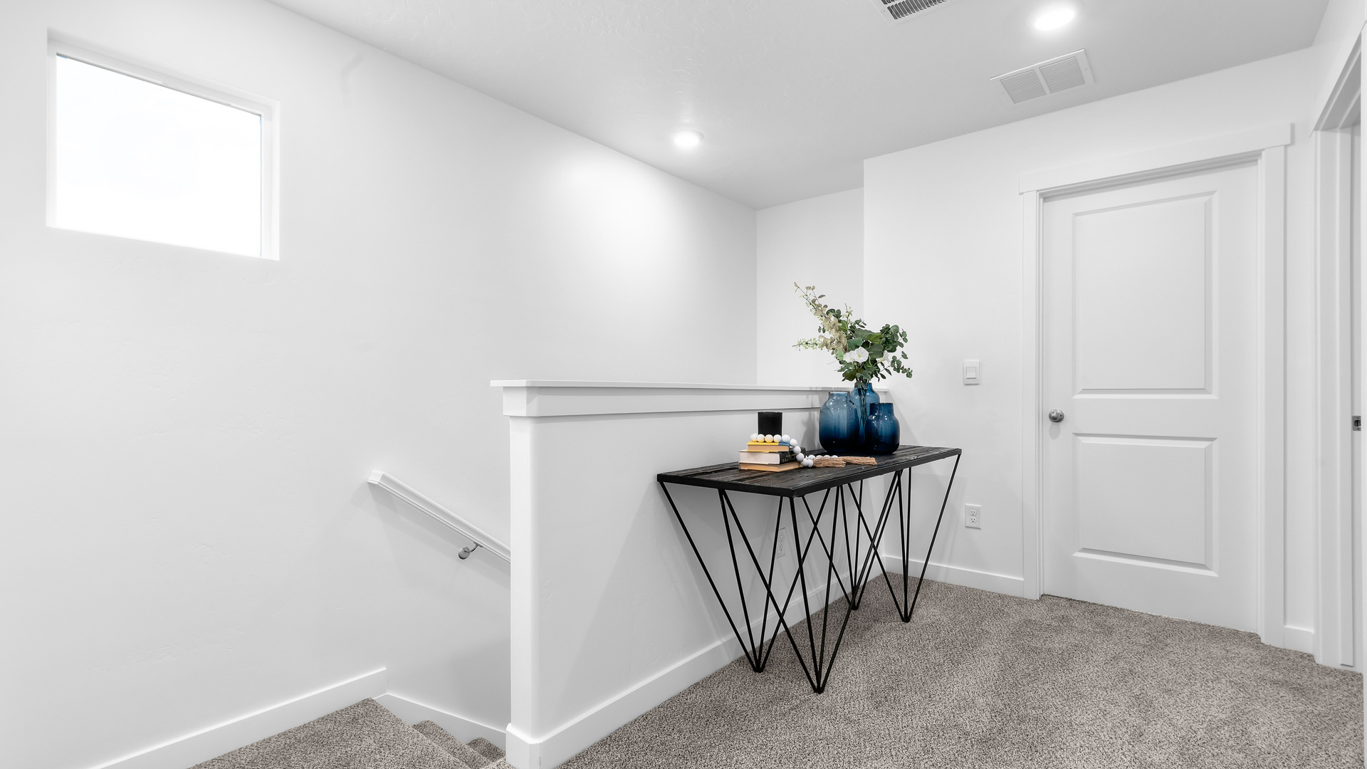 Upstairs loft area.