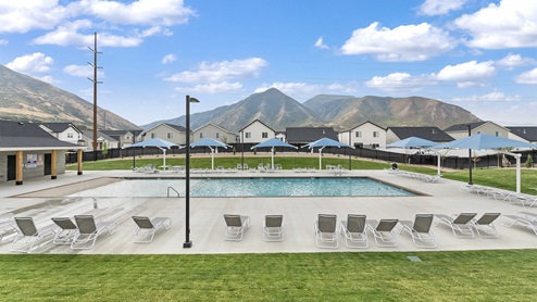 Amenities include a pool.