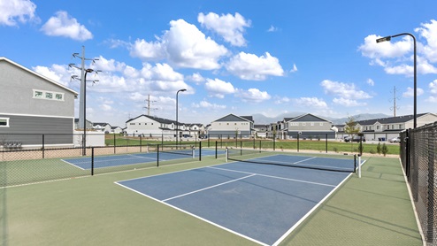 Amenities include pickleball courts for playing sport.