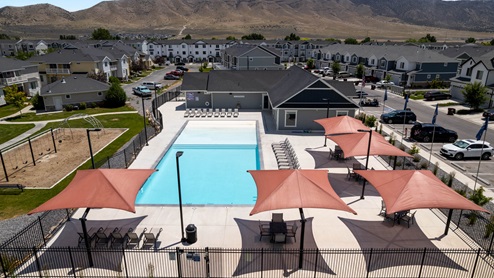 Pool and clubhouse at Eagle Point Townhomes community in Eagle Mountain Utah.