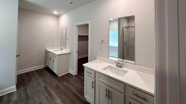 The Eleanor primary bathroom at Worthington.