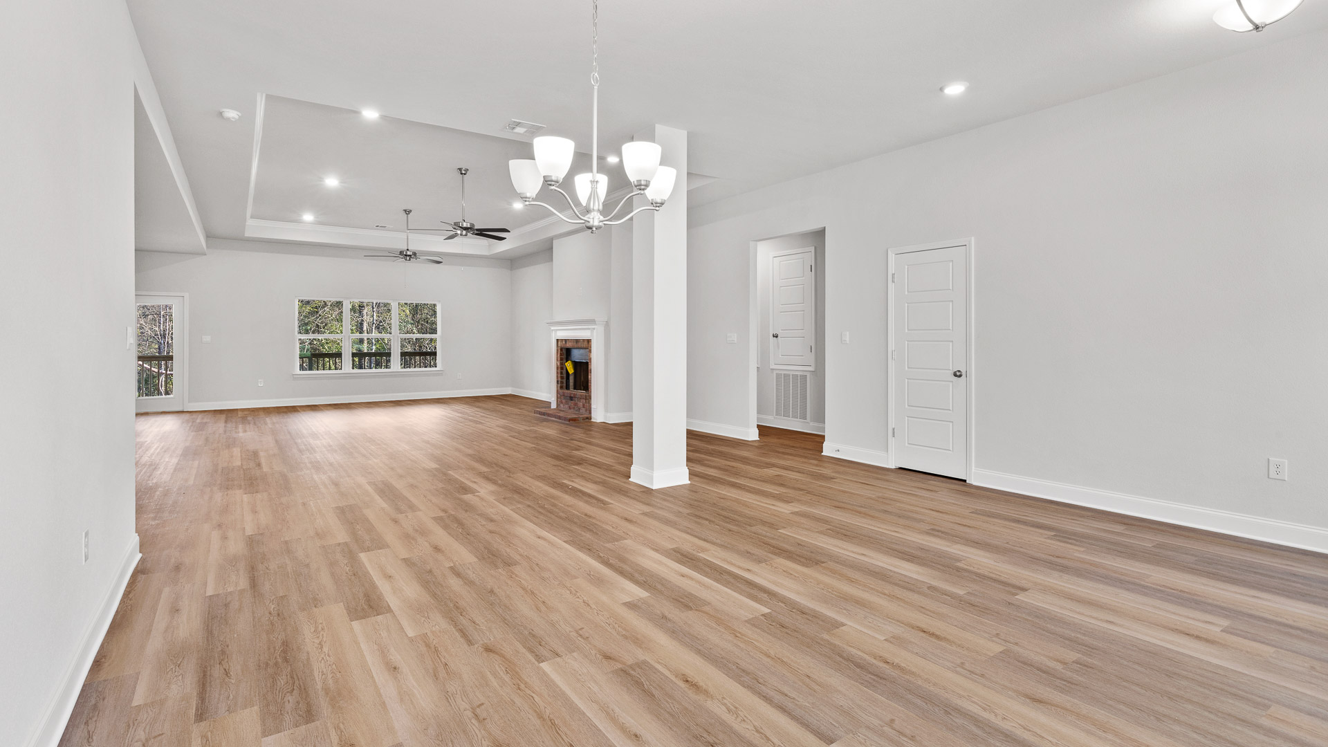 Spacious and bright main area