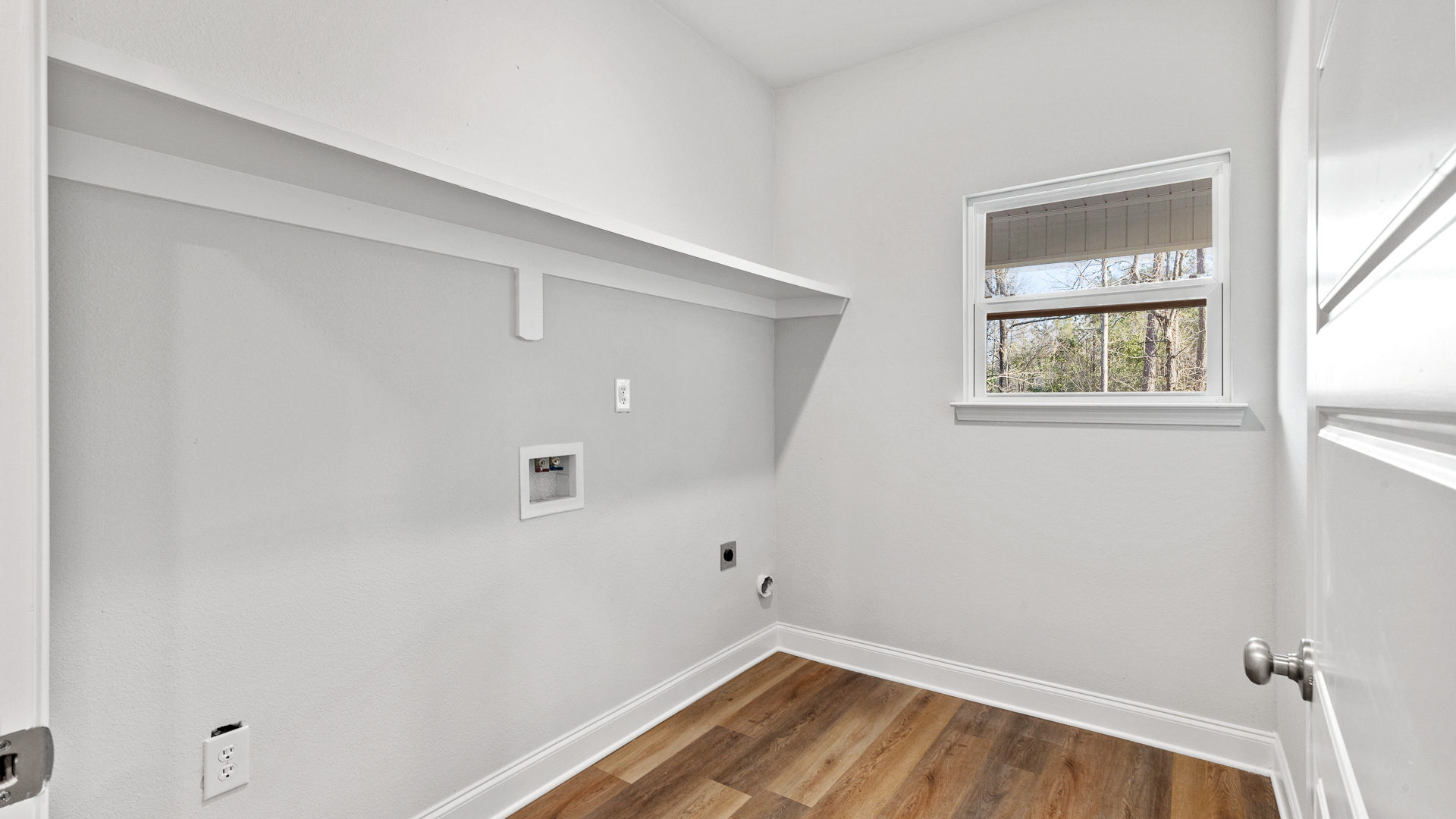 Spacious laundry room