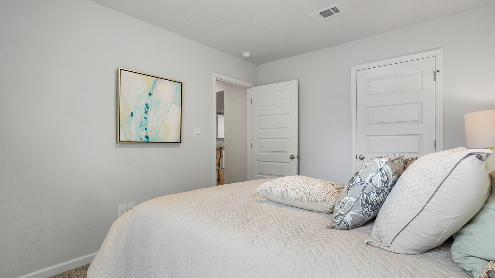 Airy and bright additional bedroom