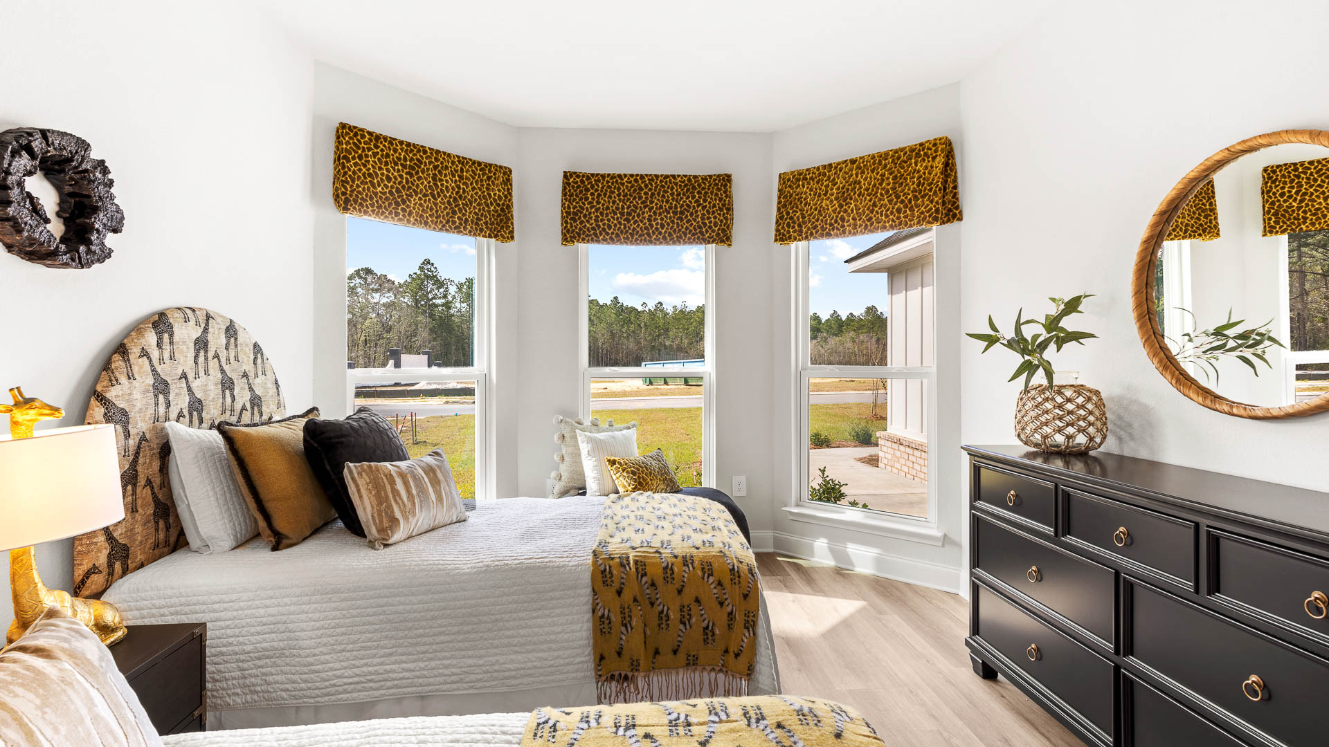Guest bedroom with twin beds and jungle theme.