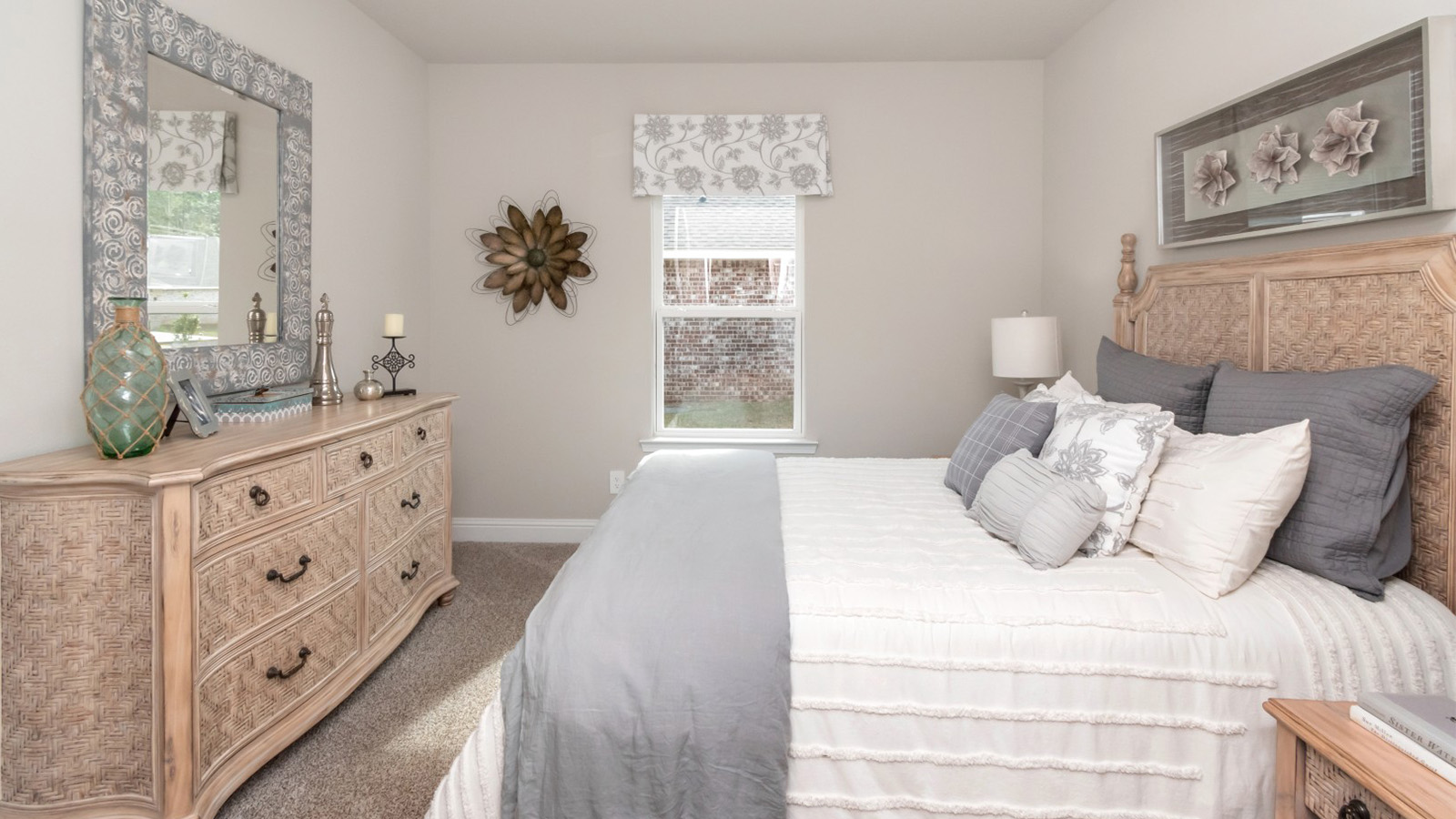 Guest bedroom in the Rhett.