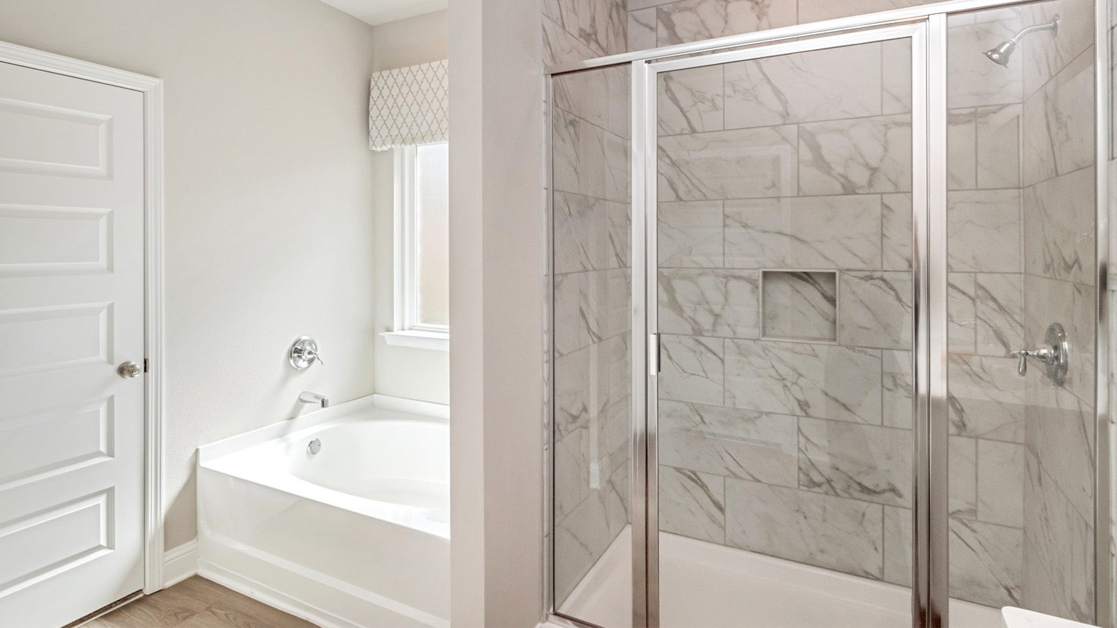 Spa bath with neutral colors in Gulfport, MS.