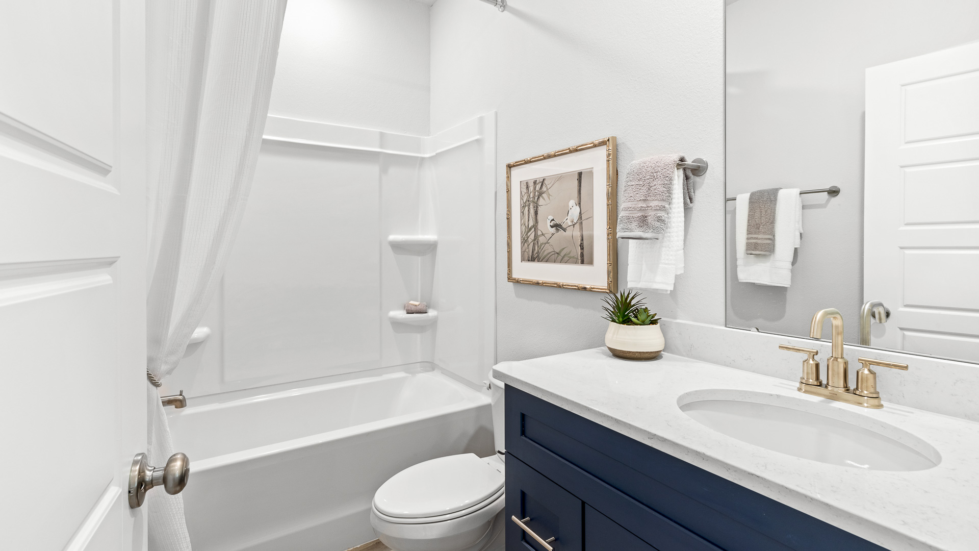 Guest bathroom with tub/shower combo