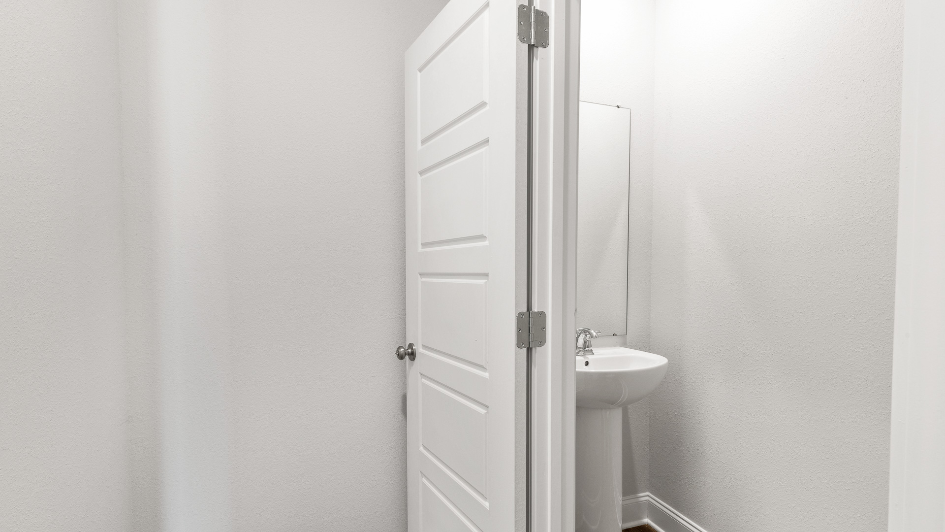 Guest bathroom inside the Victoria